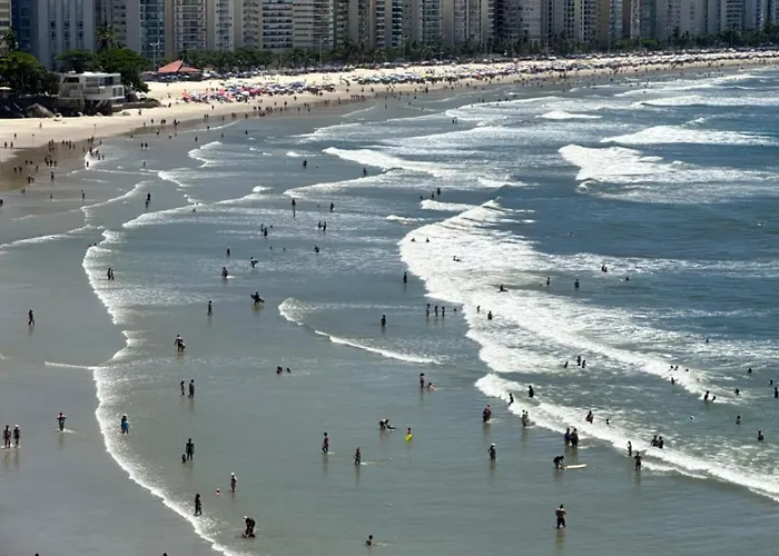 Apto Com Piscinas, Sacada Gourmet, 2 Gar, 50 Mts Da Praia Guarujá